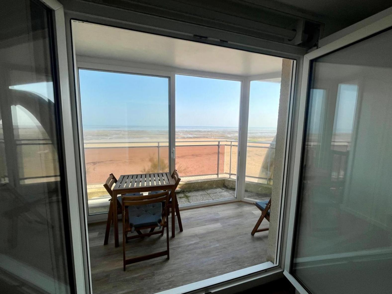 Mettons Les Voiles - Appt Vue Mer Avec Loggia Bernières-sur-Mer Exterior foto
