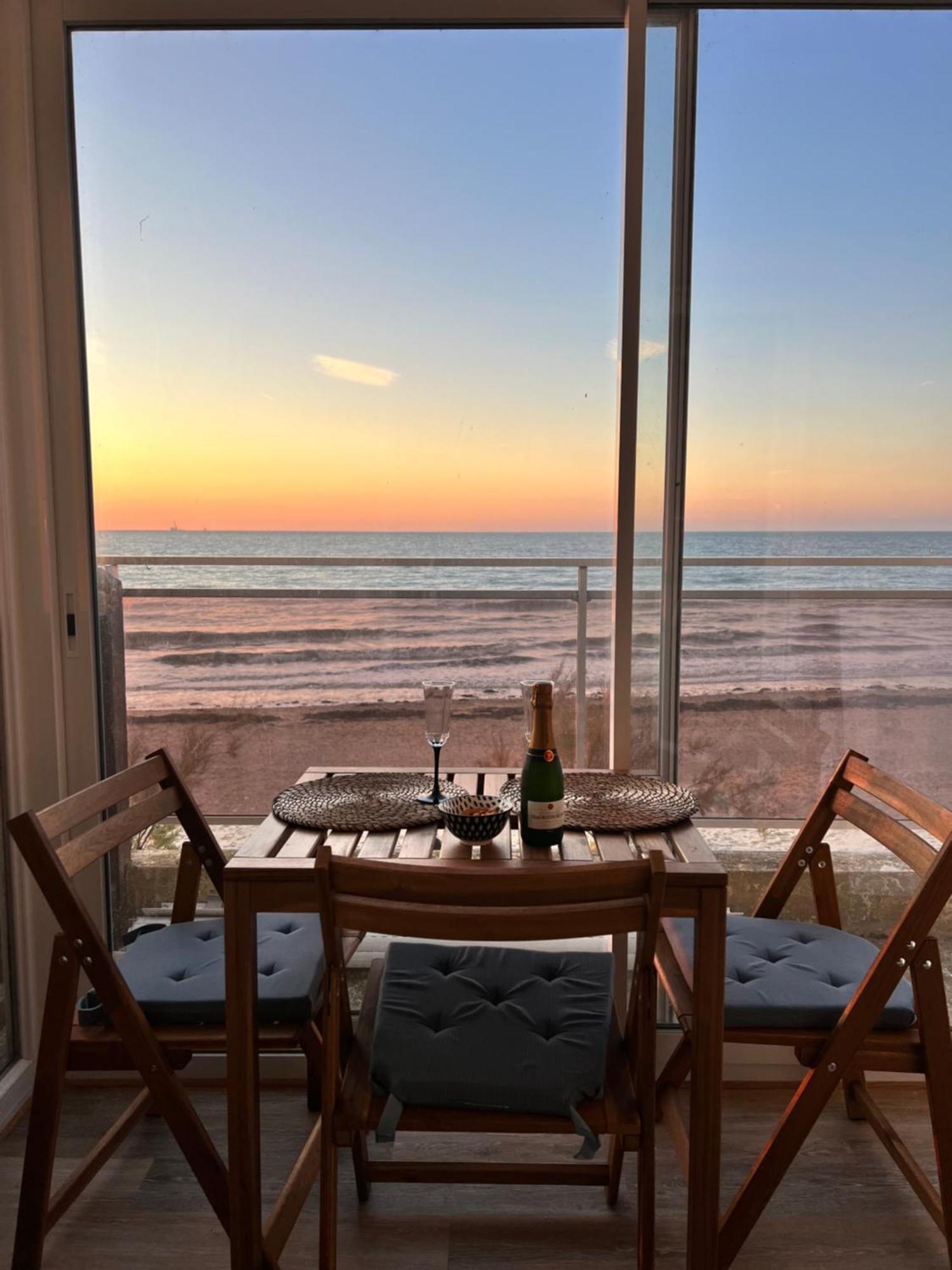Mettons Les Voiles - Appt Vue Mer Avec Loggia Bernières-sur-Mer Exterior foto